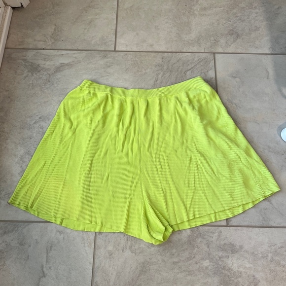 LAPOINTE Green Pleated Shorts - Picture 5 of 5